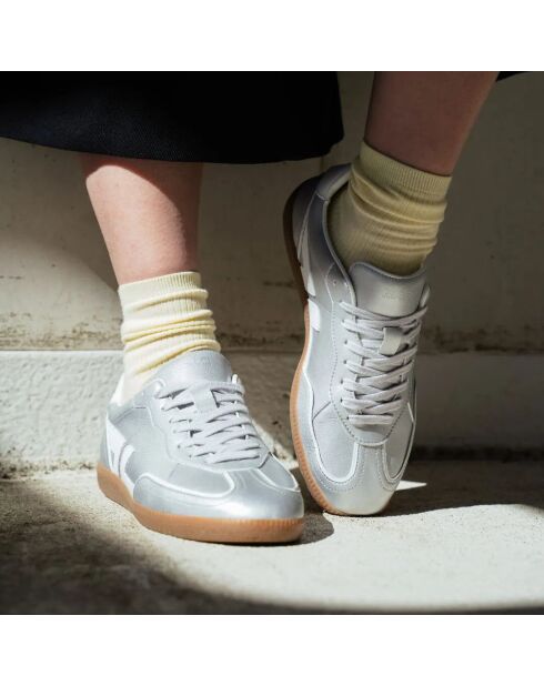 Sneakers Delta in pelle scamosciata vegana in argento