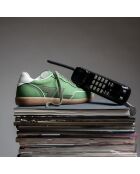 Grüne Sneakers Delta aus veganem Wildleder