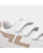 Beigefarbene Sneakers mit Klettverschluss