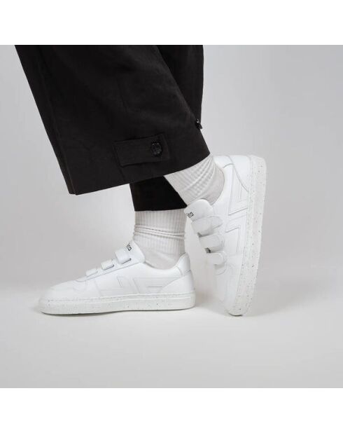 Sneakers bianche con velcro