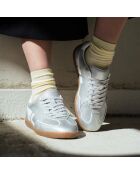 Sneakers Delta in pelle scamosciata vegana in argento