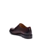 Burgunderrote Lederschuhe mit gerader Spitze und doppelter Schnalle
