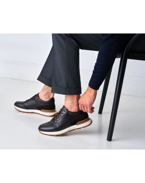 Baskets en cuir brun foncé