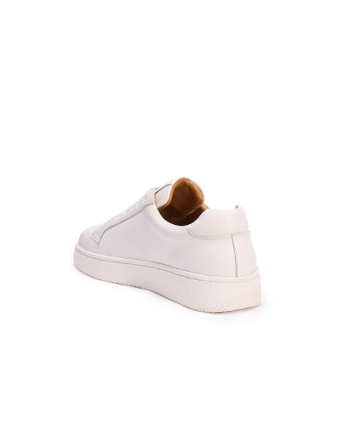 Klassische weiße Ledersneaker