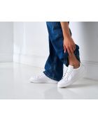 Klassische weiße Ledersneaker