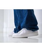 Klassische weiße Ledersneaker
