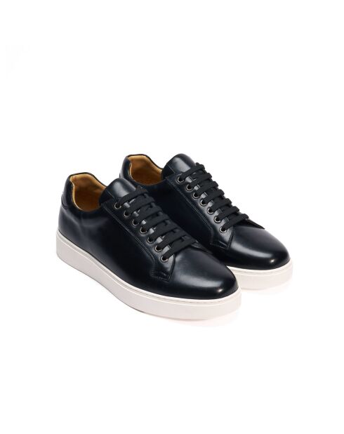 Zapatillas clásicas de piel negras