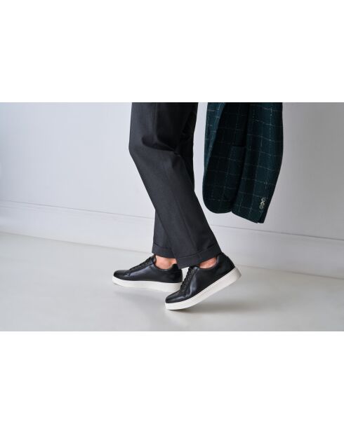 Zapatillas clásicas de piel negras