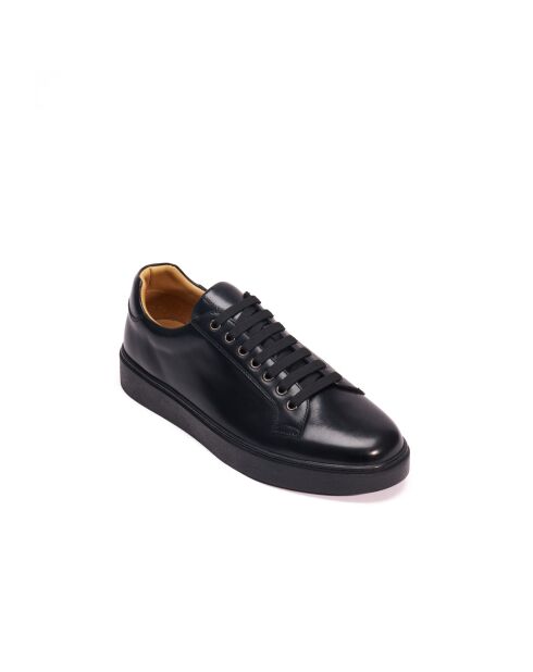 Klassieke zwarte leren sneakers