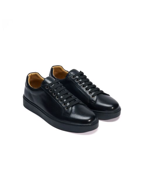 Klassieke zwarte leren sneakers