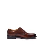 braune Lederschuhe mit doppelter Schnalle und gerader Zehenpartie