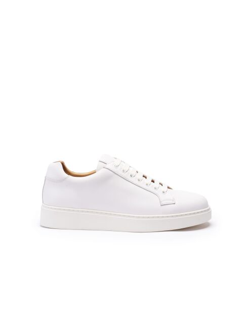Klassieke witte leren sneakers