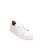 Klassieke witte leren sneakers