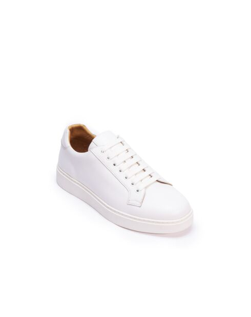 Klassieke witte leren sneakers
