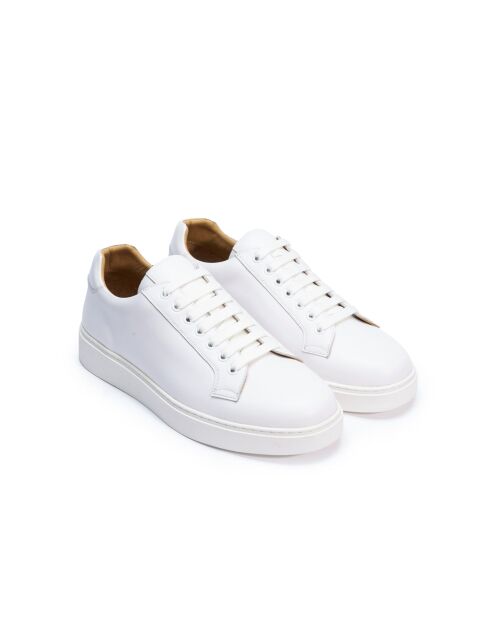 Klassieke witte leren sneakers