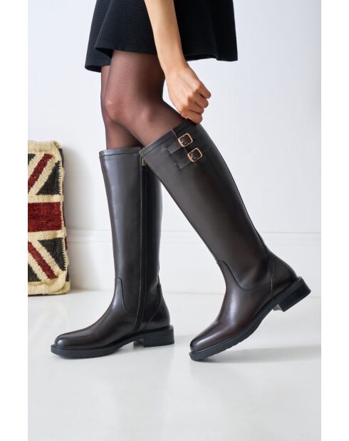 Dunkelbraune hohe Lederstiefel
