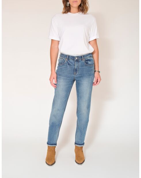 Die blauen Baumwolljeans von Andie Wilson