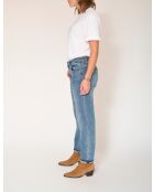 Die blauen Baumwolljeans von Andie Wilson