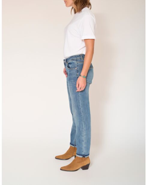 Die blauen Baumwolljeans von Andie Wilson