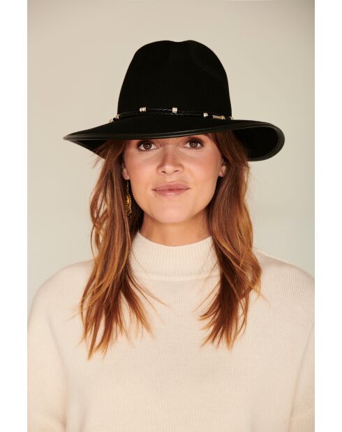 Gorro negro de lana boreal
