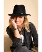 Gorro negro de lana boreal