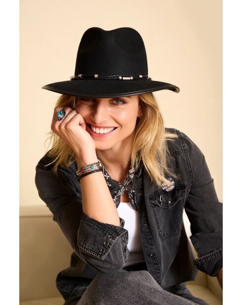 Gorro negro de lana boreal