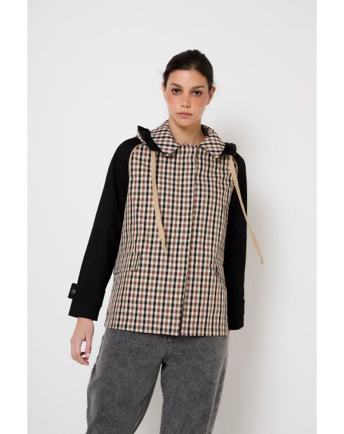 Beiger Trenchcoat von Yuriko Harris