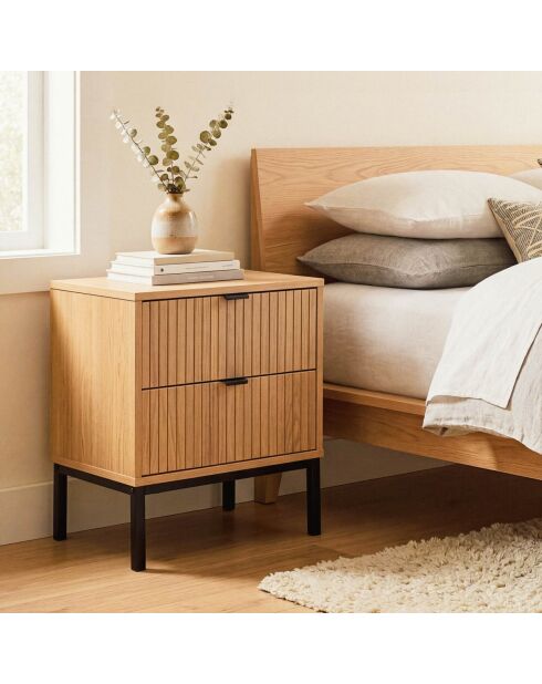 Table de chevet Tara 2 tiroirs effet bois rainuré - H.51 cm
