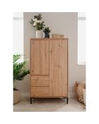 Aparador alto Plock con 2 puertas, 2 cajones y 2 estantes en colores madera marrón claro y negro, H.139 cm