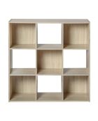 Estante de almacenamiento de 9 compartimentos en madera clara y colores blancos