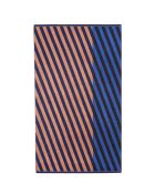 Diagonale braune Serviette