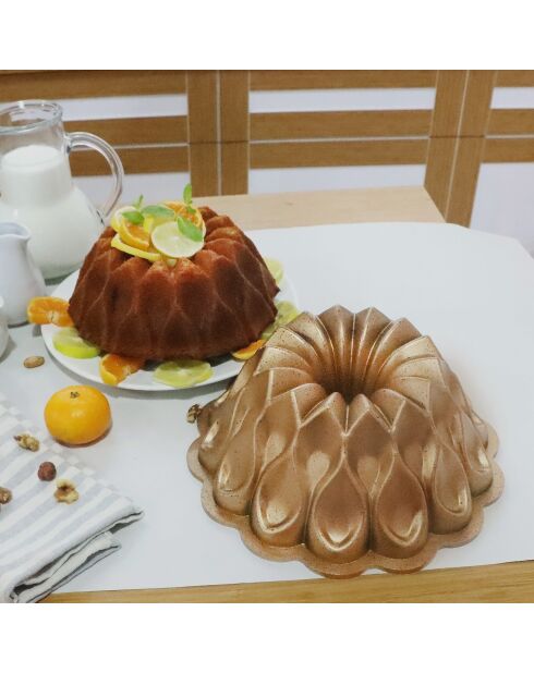 Moule à gâteau Bundt en aluminium coulé Serenk Fun Cooking jaune cuivre - 24 cm