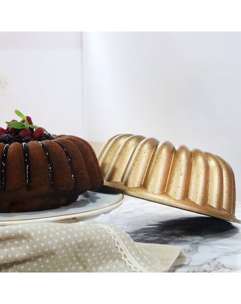Moule à gâteau Bundt en aluminium coulé avec revêtement en granit Aria Serenk Fun Cooking jaune cuivre - 25 cm