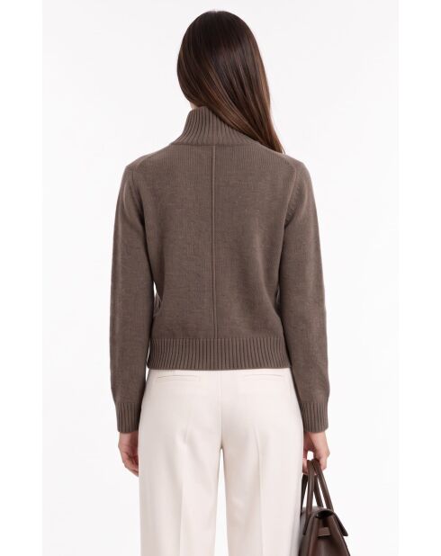 Mooi vest met hoge hals en knoopsluiting en lange mouwen van koffiewol
