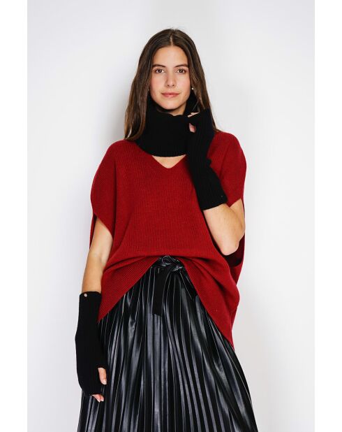 Girocollo nero in misto cashmere a costine aderenti a 12 fili