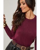 Burgunderfarbener Pullover im Juli