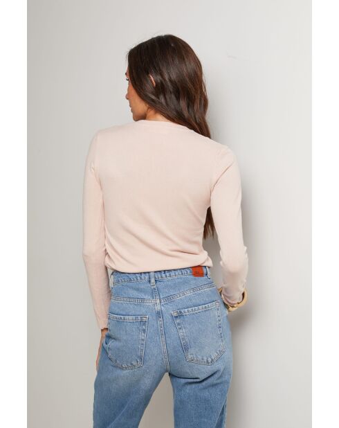 Rosafarbener Pullover im Juli