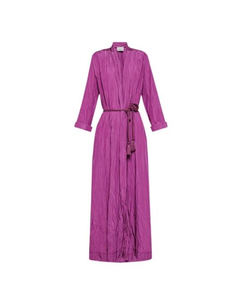 Lilafarbenes, schickes, zerknittertes Taftkleid