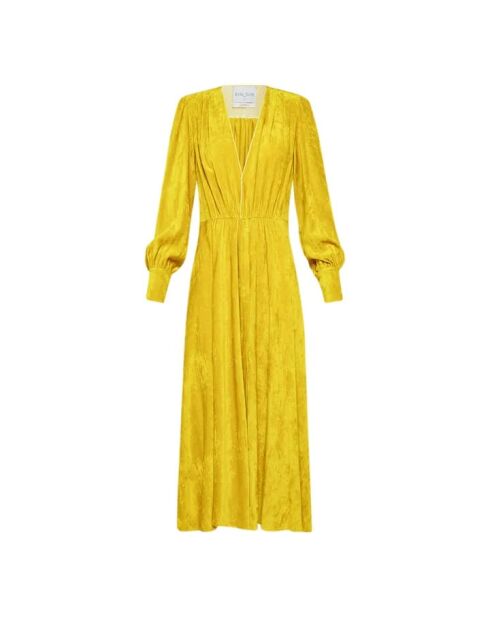 Gelbes fließendes Samtkleid