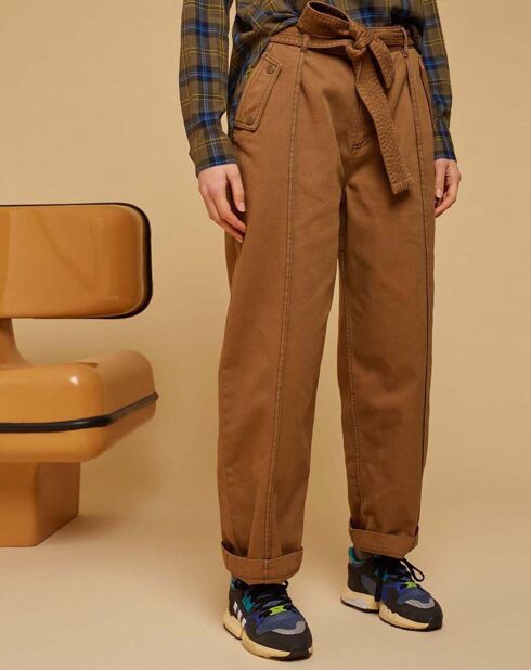 Camel Raphia Hose mit Gürtel