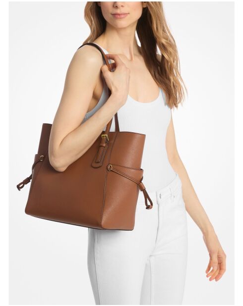 Grand sac cabas en cuir Voyager Saffiano marron - 15,8x28x29,2 cm