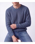 Jersey romano de lana con cuello redondo y mangas raglán, jeans azules