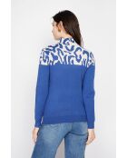 Luna sweater blauwe spijkerbroek met hoge hals en lange mouwen