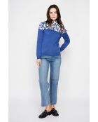 Luna sweater blauwe spijkerbroek met hoge hals en lange mouwen
