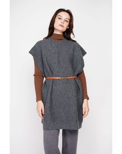 Vestido tipo poncho con cuello redondo tipo lobo