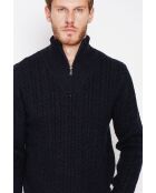 Jersey negro con cuello camionero