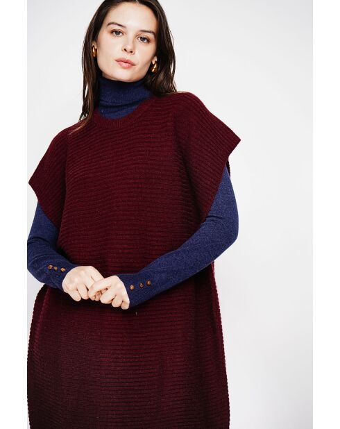 Vestido poncho burdeos con cuello redondo