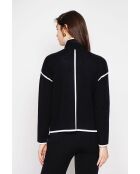Chaqueta negra de cuello alto