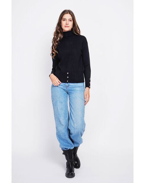Jersey negro de cuello alto