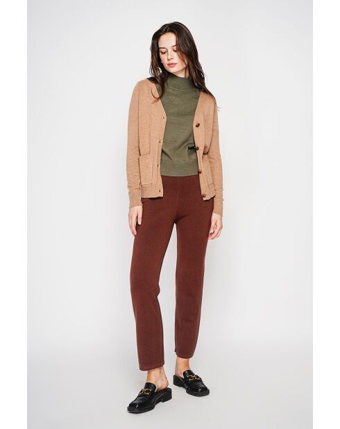 Camelkleurig vest met v-hals en knoopsluiting